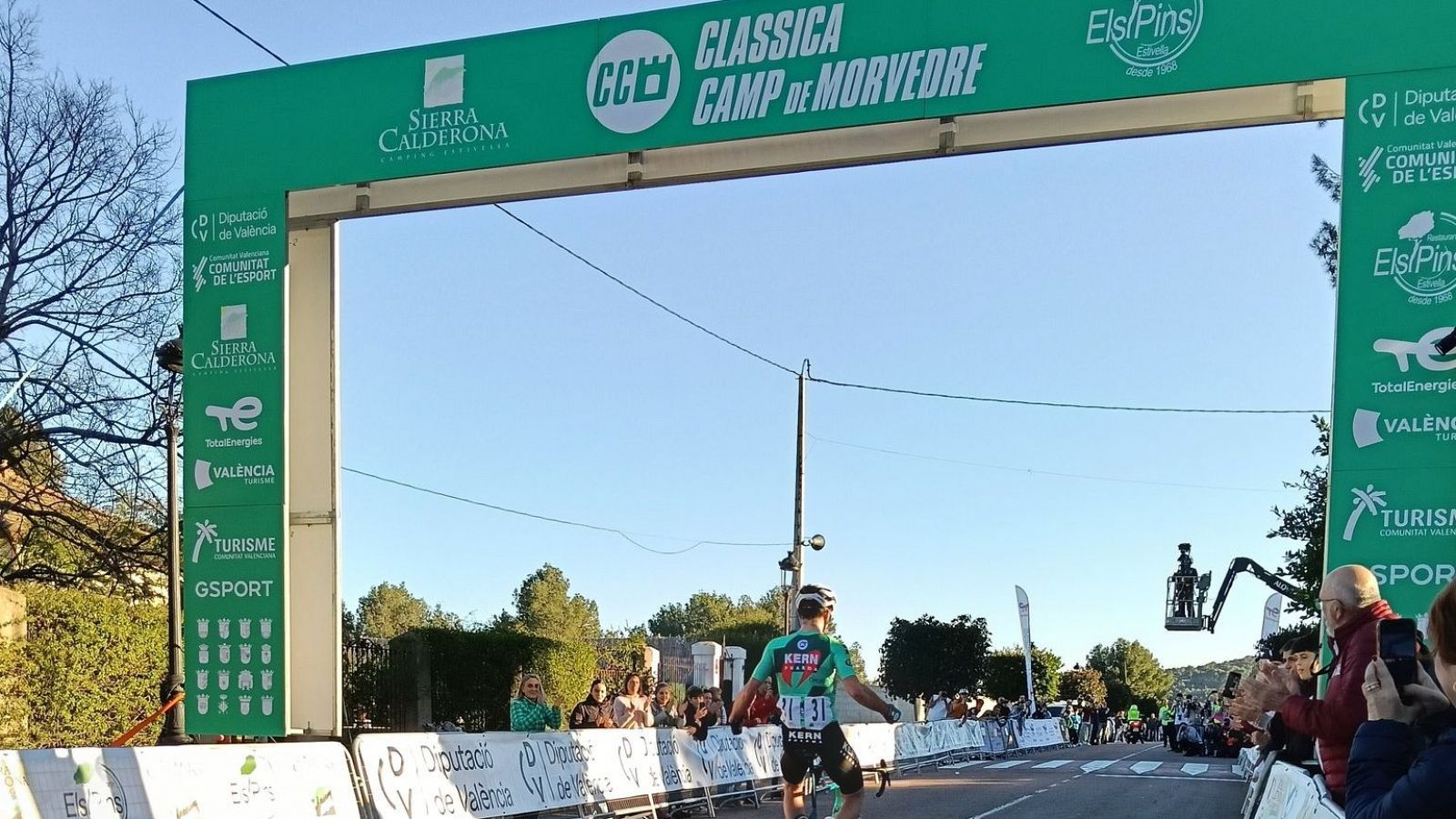 Urko Berrade gana con exhibición en la Clásica Camp de Morvedre - Ciclismo | Ver