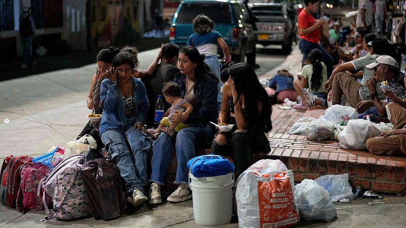 Miles de personas huyen de la violencia entre guerrillas en Catatumbo, Colombia | Ver