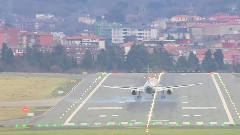 Vuelos con destino Bilbao cancelados o desviados por la borrasca Herminia - Informativo 24h | Ver