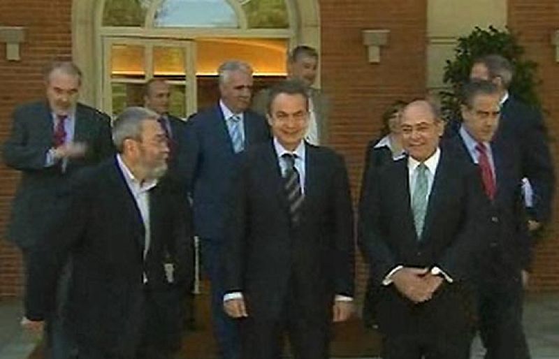 Comienza la reunión del presidente del Gobierno, José Luis Rodríguez Zapatero, con los sindicatos y CEOE.  