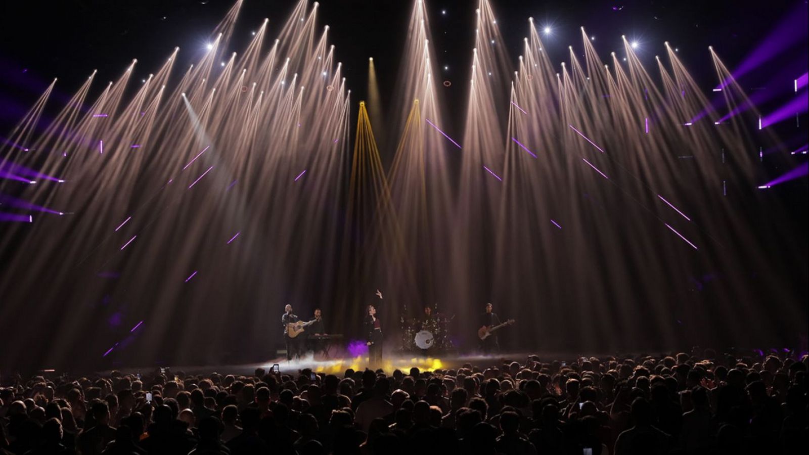 Benidorm Fest 2025 - Isabel Aaiún canta "Potra Salvaje" en la segunda semifinal