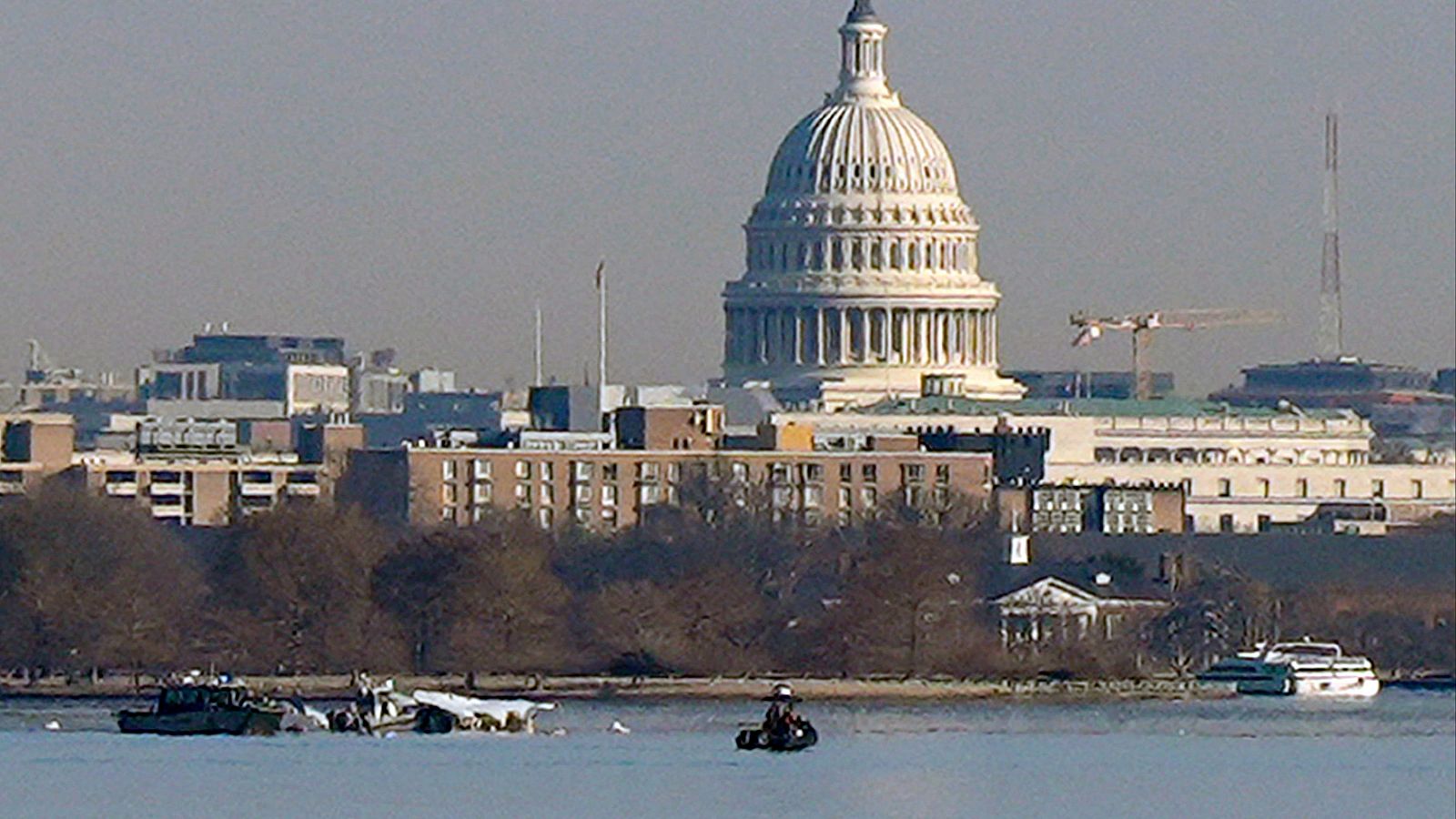 Las autoridades investigan las causas del accidente de avión en Washington