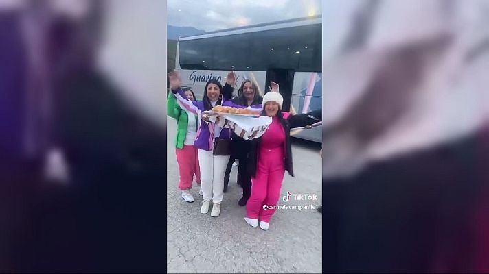 Telediario 1 - Miles de turistas colapsan el pueblo italiano de Rocarasso