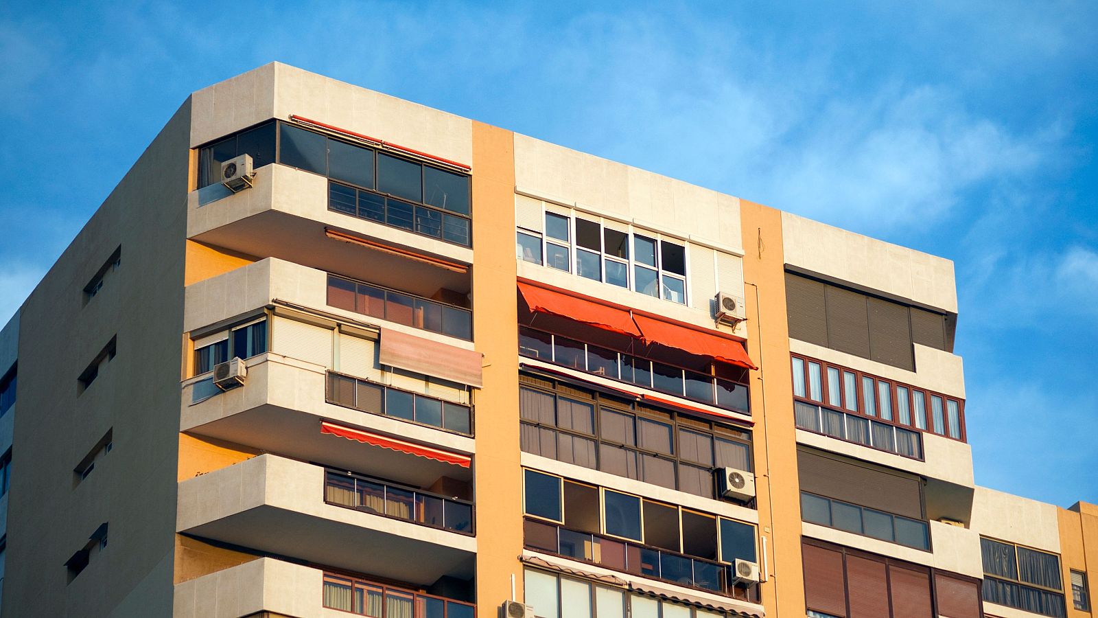 El euríbor rompe su racha de caídas y sube al 2,53% en enero - Telediario 1 | Ver