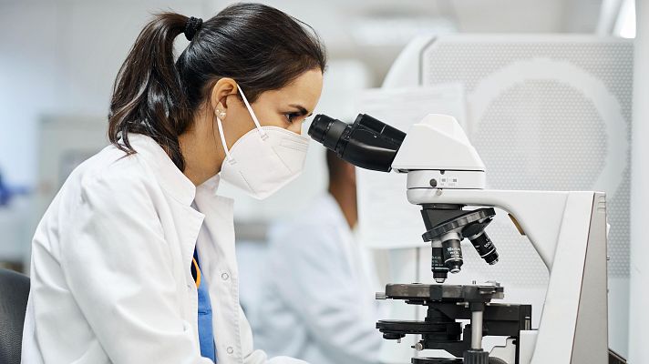 Telediario 2 - España se resiste al "populismo científico": el 80% cree que la ciencia debe orientar las decisiones políticas