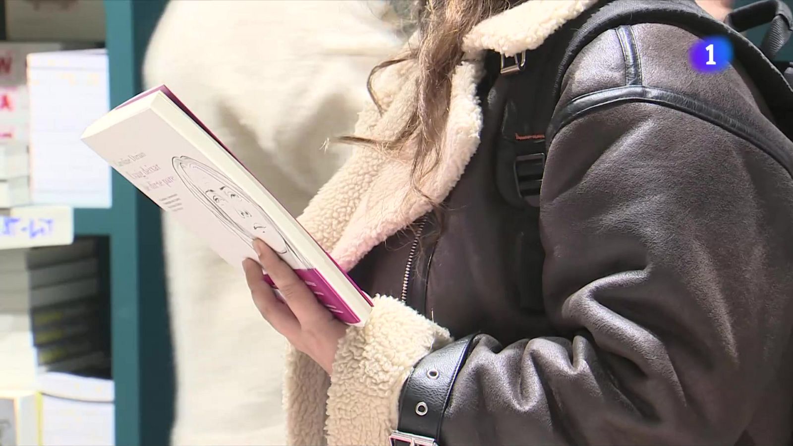 Creix l'hàbit de llegir: més del 65% de la població ho fa - L'Informatiu | Veure