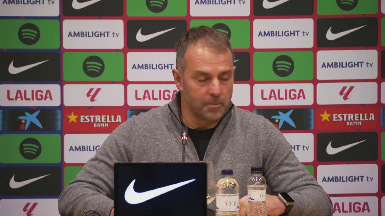 Barcelona - Alavés: Flick, "durmiendo" en el Espanyol-Madrid - Fútbol | Ver