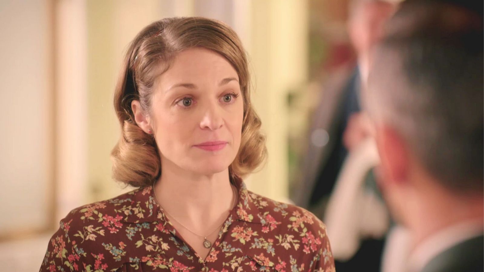 Marcelina hace una prueba para el puesto de camarera - Salón de té La Moderna | Ver