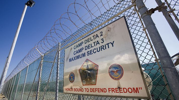 EE.UU. envía a los primeros migrantes detenidos a Guantánamo