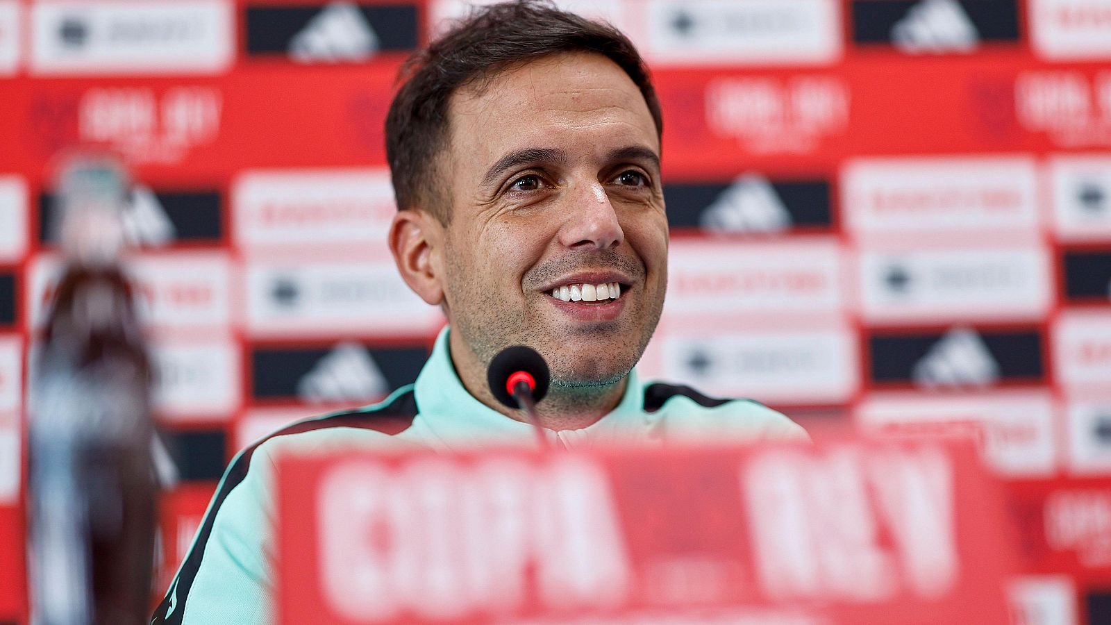 Borja Jiménez: "Antes era un árbitro el que interpretaba, ahora son dos o tres" - Copa del Rey | Ver