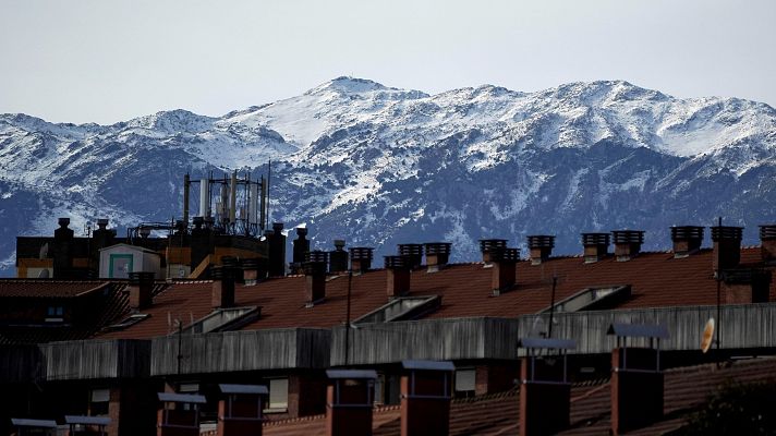 El tiempo - Nevadas en el norte, bajada de máximas en el interior y lluvias generalizadas este viernes