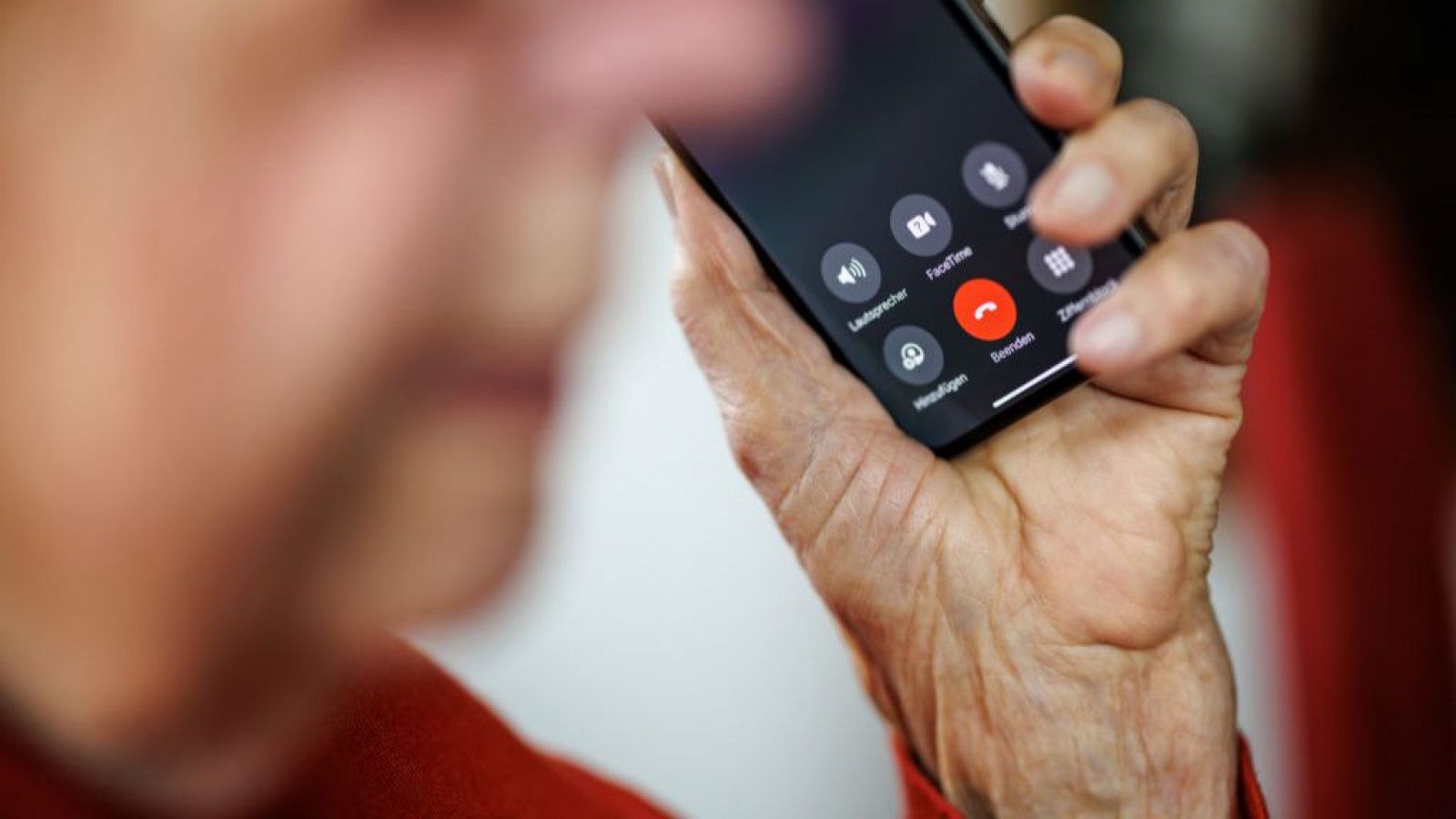 López anuncia el fin de las llamadas comerciales desde un móvil - Modo Digital | Ver