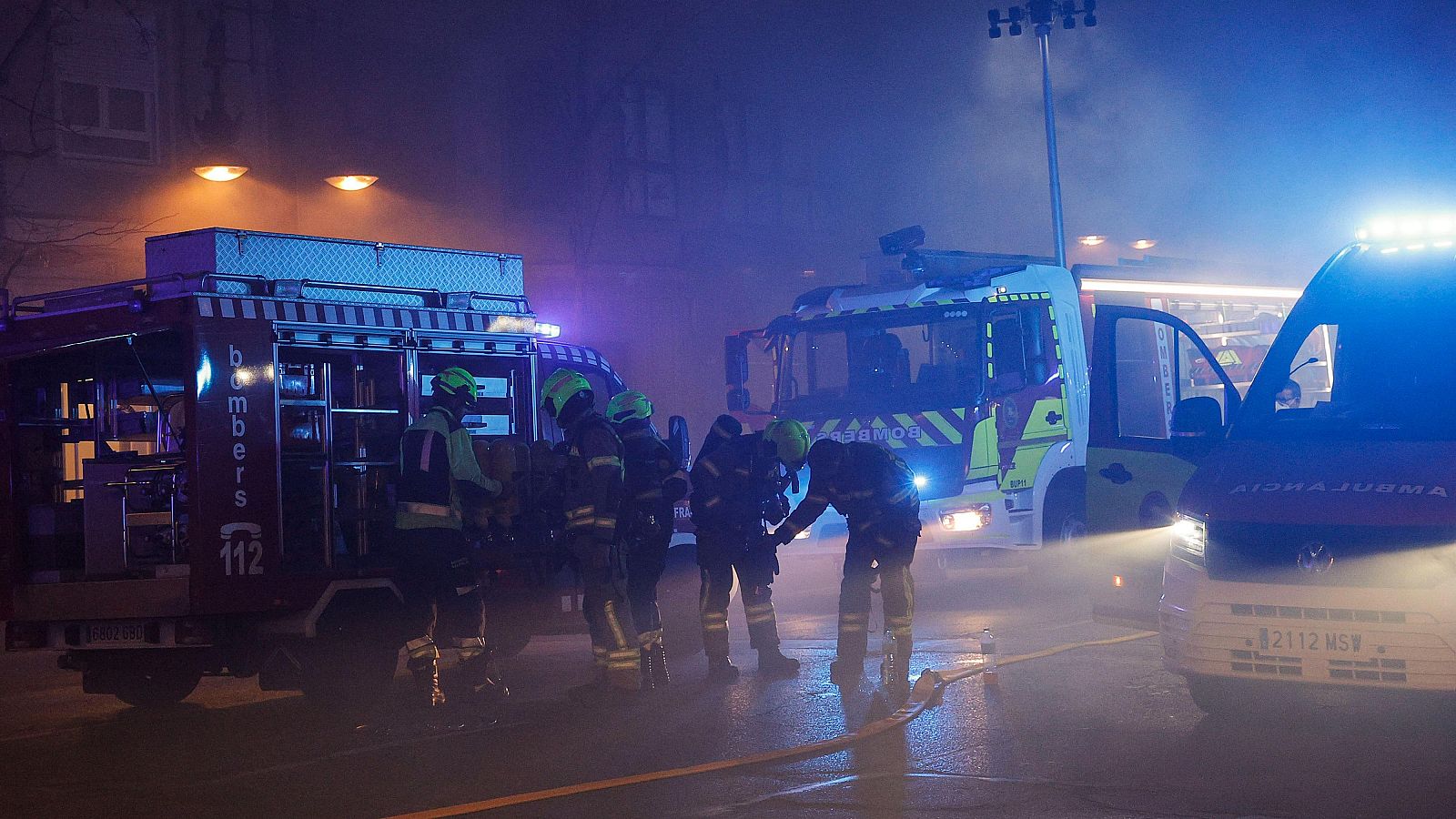 Un incendio en el centro de Valencia obliga a atender a 18 personas y a evacuar tres edificios