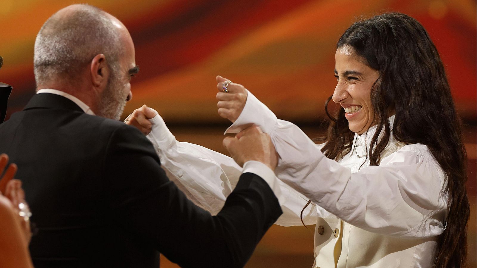 Goya 2025 | Carolina Yuste se entera de que 'La Infiltrada' gana a Mejor Película con Henar y Judith
