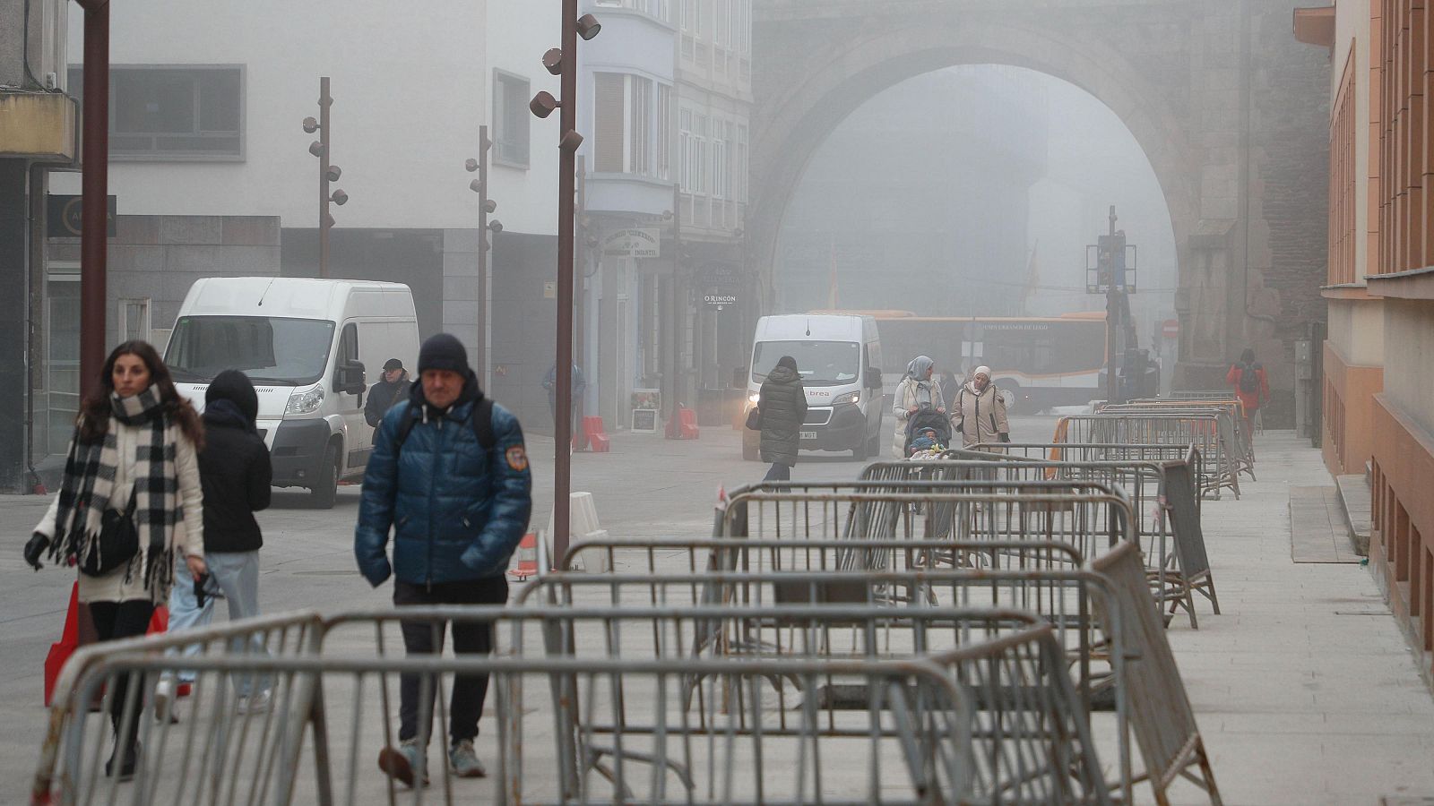 La semana arranca con lluvias débiles en el norte y máximas en aumento