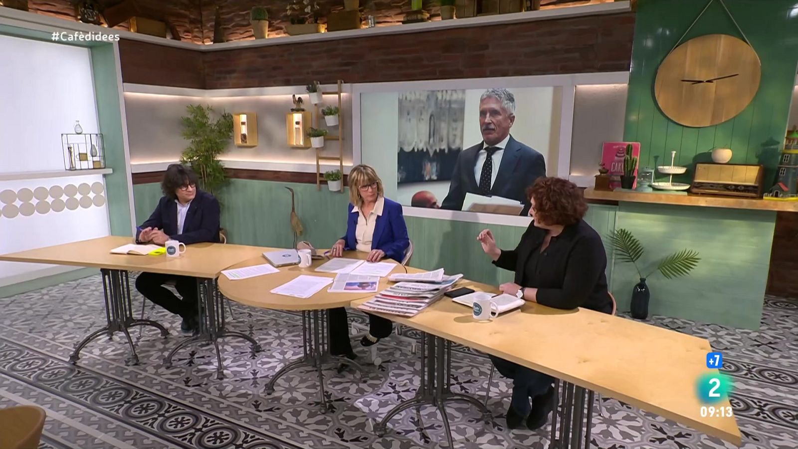 Gemma Nierga entrevista la consellera d'Interior. L'escriptor Carlos Zanón ens parla del festival. I parlem amb Jordi Aguilera de Revolta Pagesa