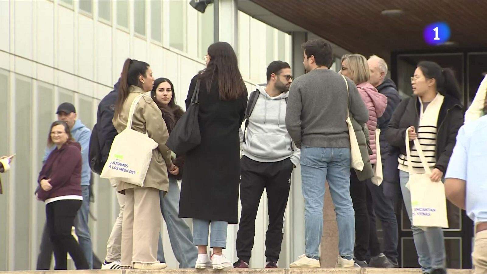 El 40% dels menors de 25 anys vol fer oposicions a la cerca d'estabilitat - L'Informatiu | Veure