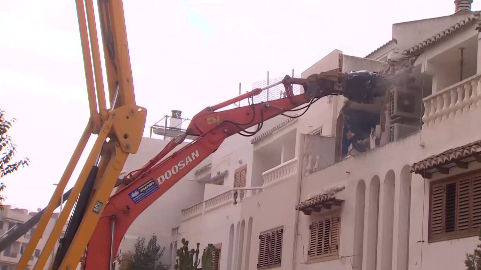 Comienza la demolición de casas afectadas por la dana en Catarroja | Ver