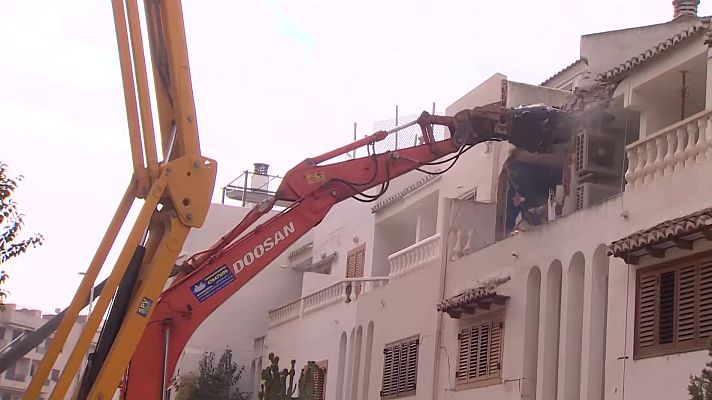 Telediario 1 - Comienza la demolición de casas afectadas por la dana en Catarroja