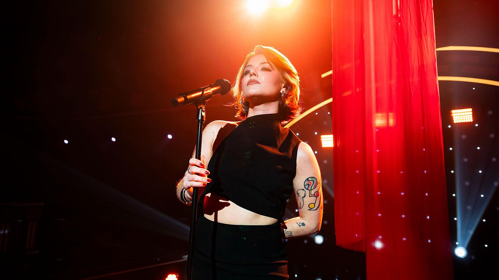 Alba Reche interpreta en Late Xou 'Digna de ti' - VER AHORA - Late Xou con Marc Giró | Ver