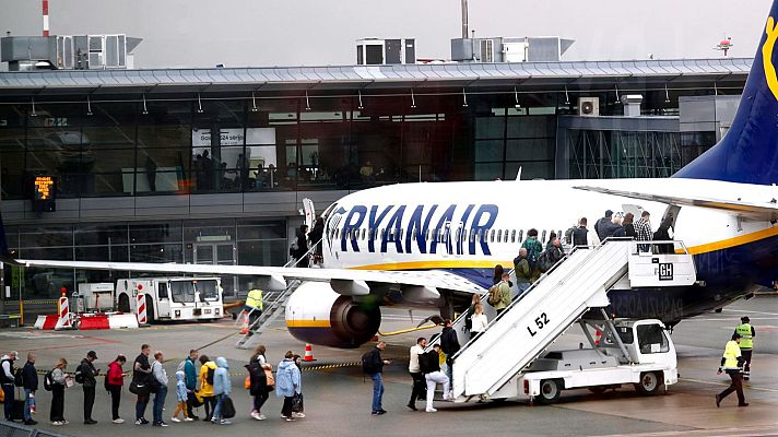 Telediario 1 - Ryanair lanza una camaña de publicidad con Bustinduy disfrazado de payaso