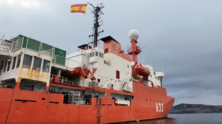 Telediario 2 - España encabeza una investigación en la Antártida para detectar la presencia de microplásticos en el océano