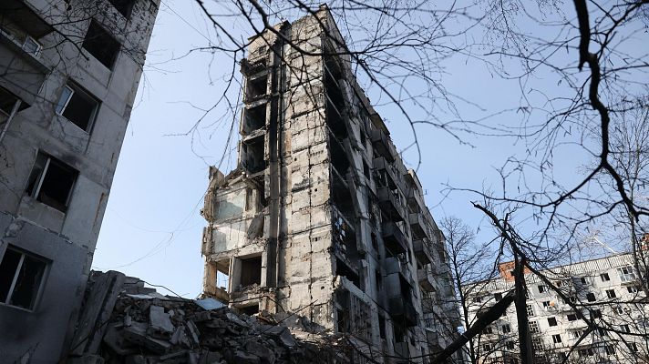 Telediario 2 - Tres años después del inicio, la guerra en Ucrania está estancada