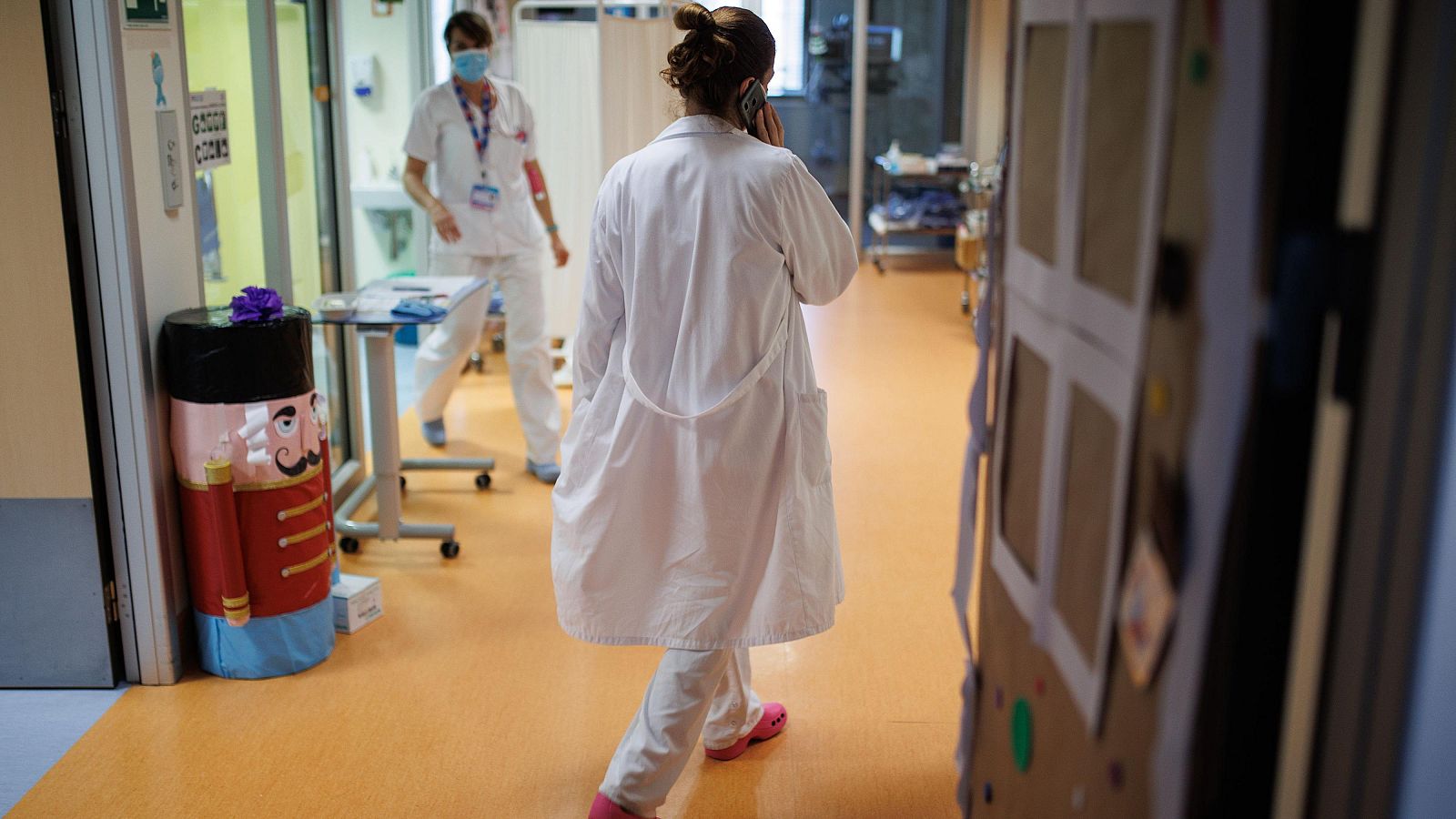¿Cómo viven los médicos las guardias de 24 horas?