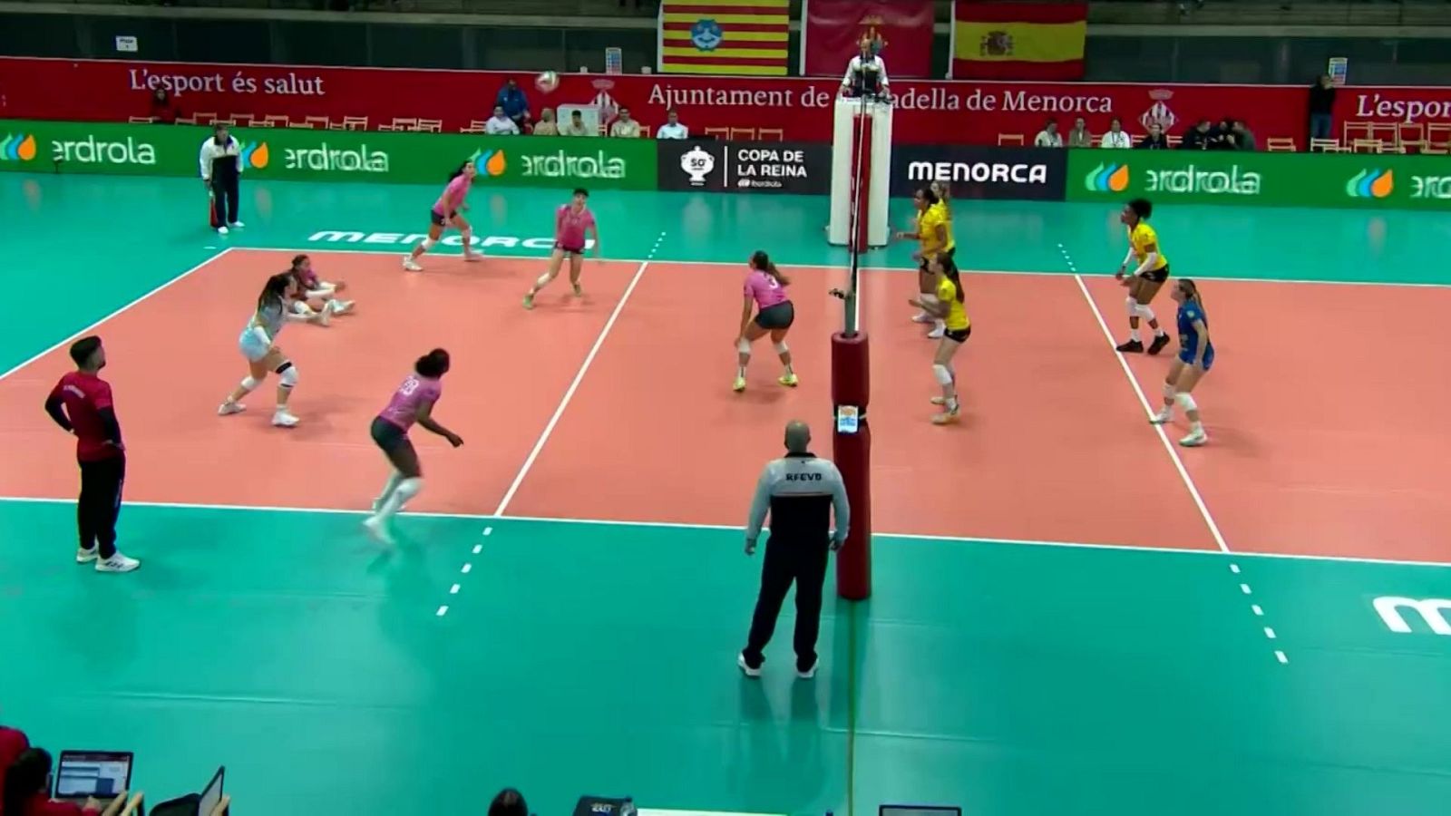 Voleibol - Copa de la Reina. 1/4 de Final: CV Hidramar Gran Canaria - CV Sayre Centro Comercial La Ballena - ver ahora