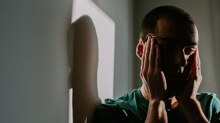 Sanidad acuerda un plan para poner freno a los suicidios | Ver