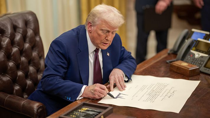 Telediario 1 - Trump impone aranceles recíprocos a todos los bienes