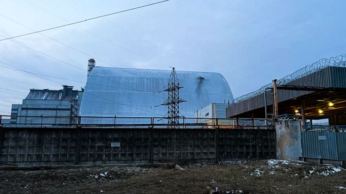 Telediario 1 - Zelenski acusa a Rusia de atacar la central nuclear de Chernóbil