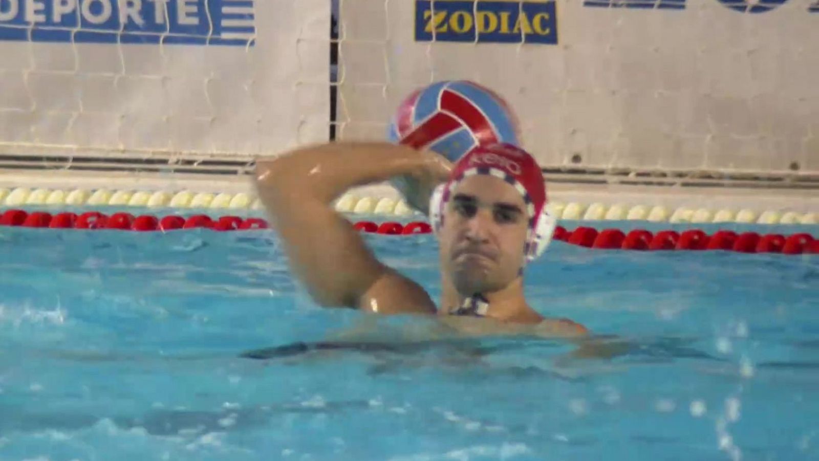 Waterpolo | El Terrasa se choca con el muro de Edu Lorrio