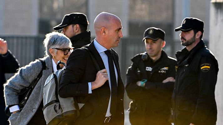 Telediario 1 - Juicio por el caso Jenni Hermoso: las defensas de los tres exdirectivos de la RFEF niegan las coacciones a la jugadora