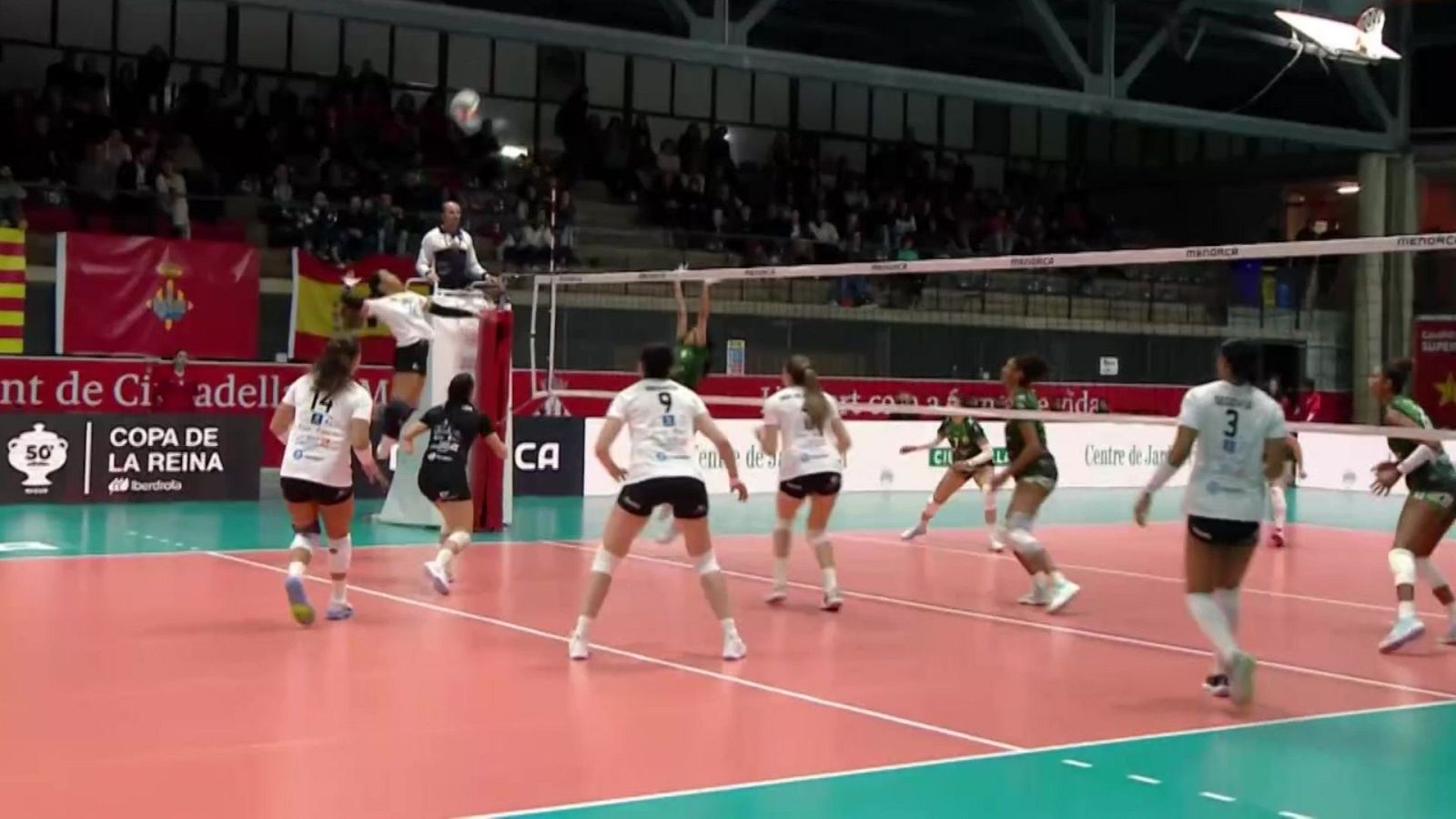 Voleibol - Copa de la Reina. 2ª semifinal: Fundación Unicaja Voley - Heidelberg  Volkswagen - ver ahora