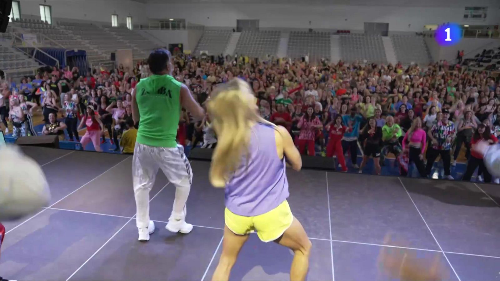 El fundador de Zumba forma nous instructors a L'Hospitalet - L'Informatiu | Veure