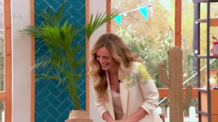 Benita rompe a llorar tras la valoración de los jueces - Bake off: famosos al horno | Ver
