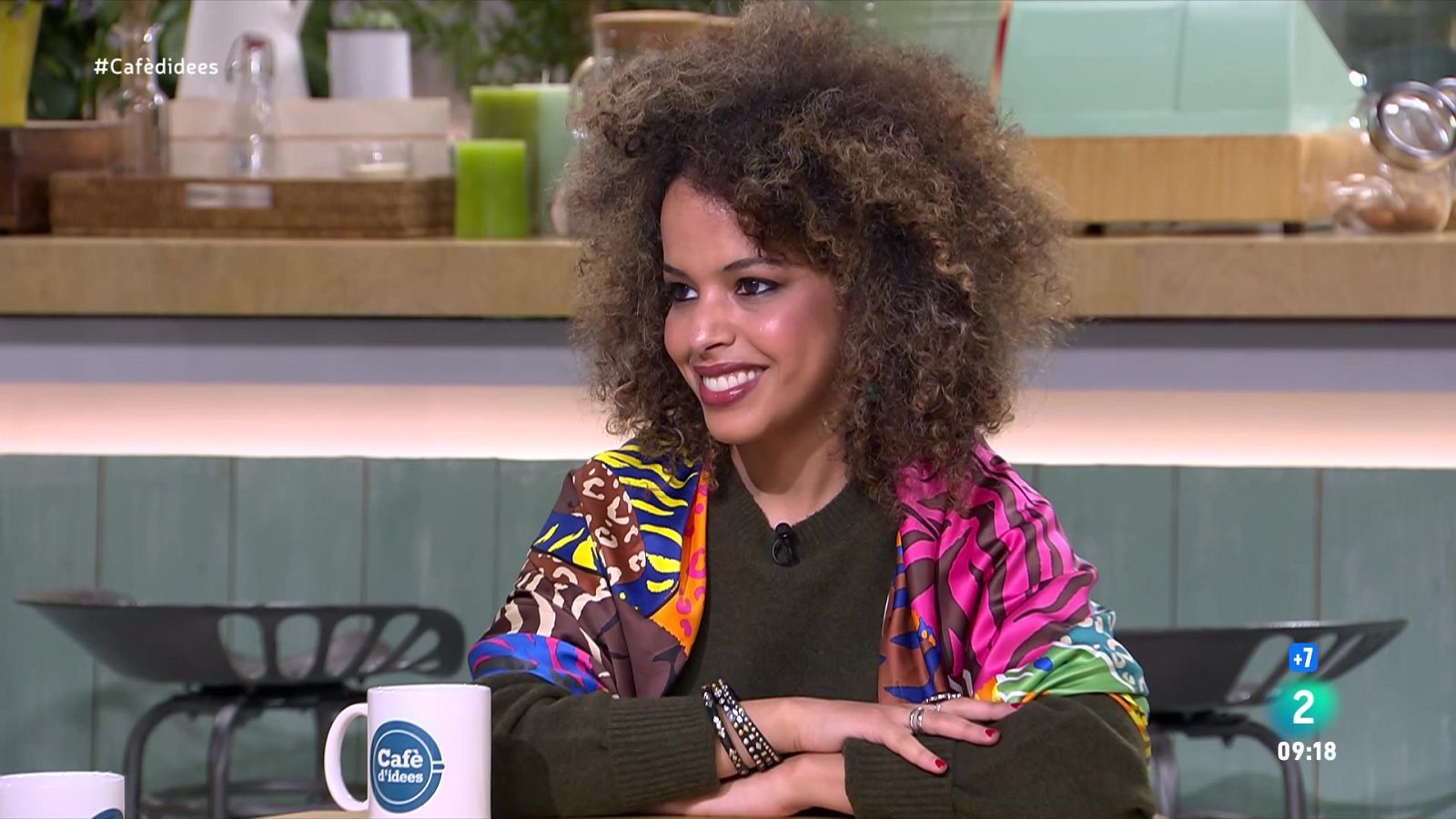 Ebbaba Hameida presenta la novel·la 'Flores de Papel' - Cafè d'idees | Veure