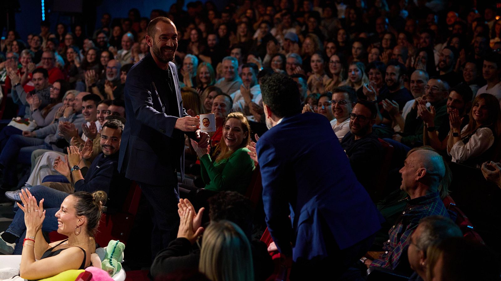 La Revuelta | El regalo de Ponce a Edmundo Bal 18/2/25 - La Revuelta | Ver