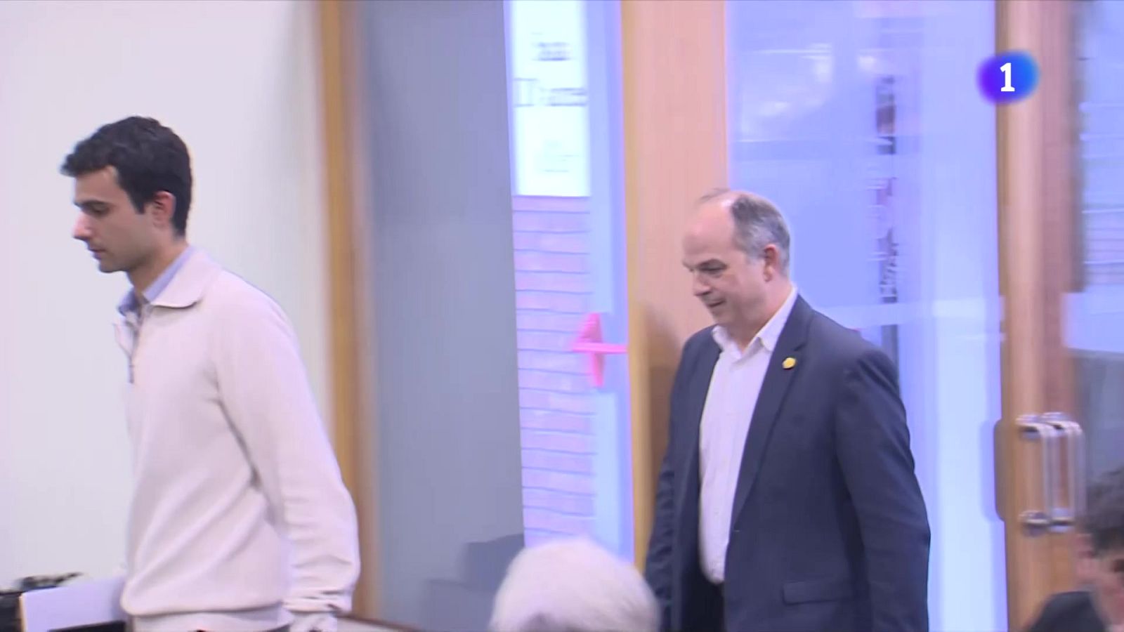 Els partits carreguen contra Junts per desmarcar-se de la moció de censura a Orriols - L'Informatiu | Veure