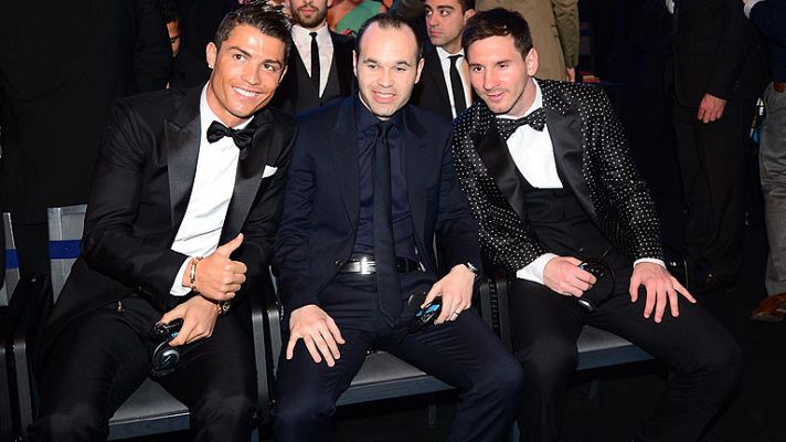 El futbolista argentino del Barcelona ha recibido elogios de todo el mundo tras conseguir su cuarto Balón de Oro, del que se han desvelado los votos de entrenadores y capitanes que han decidido el nuevo éxito del argentino.