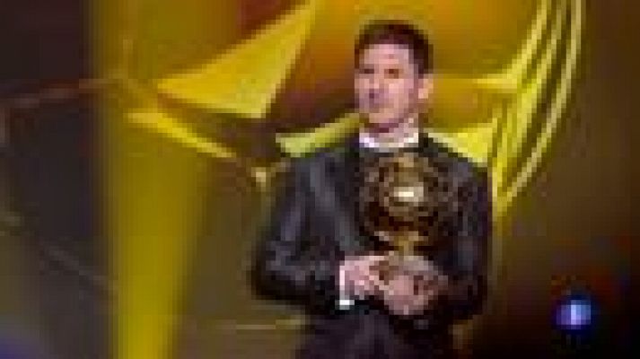 Messi, aclamado por su cuarto Balón de Oro