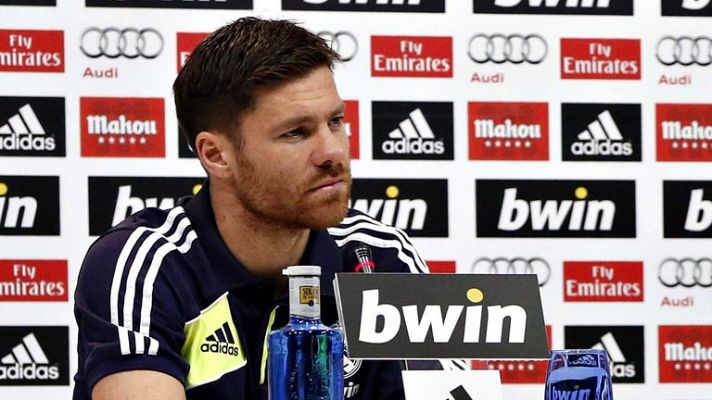 Telediario 1 - Alonso responde a la prensa por la ausencia de Mourino