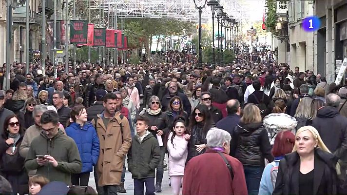 L'Informatiu - Baixa l'ús habitual del català, però augmenta l'interès per la llengua