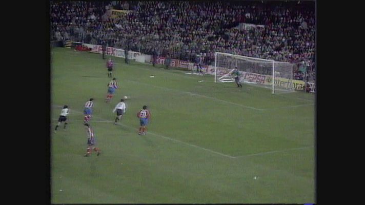 Fútbol - Ocho goles y polémica en el palco: así contó TVE el Valencia-Atlético de Copa de 1996