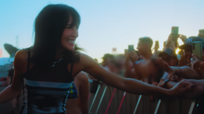 Telediario 1 - Aitana presenta su 'Metamorfosis'