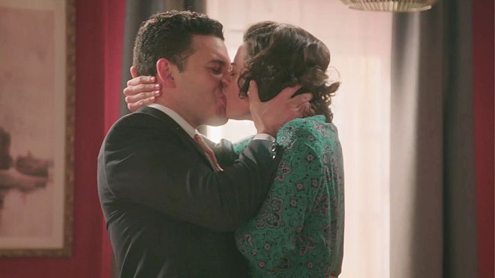 Salón de té La Moderna - Iván y Mercedes se dan su primer beso