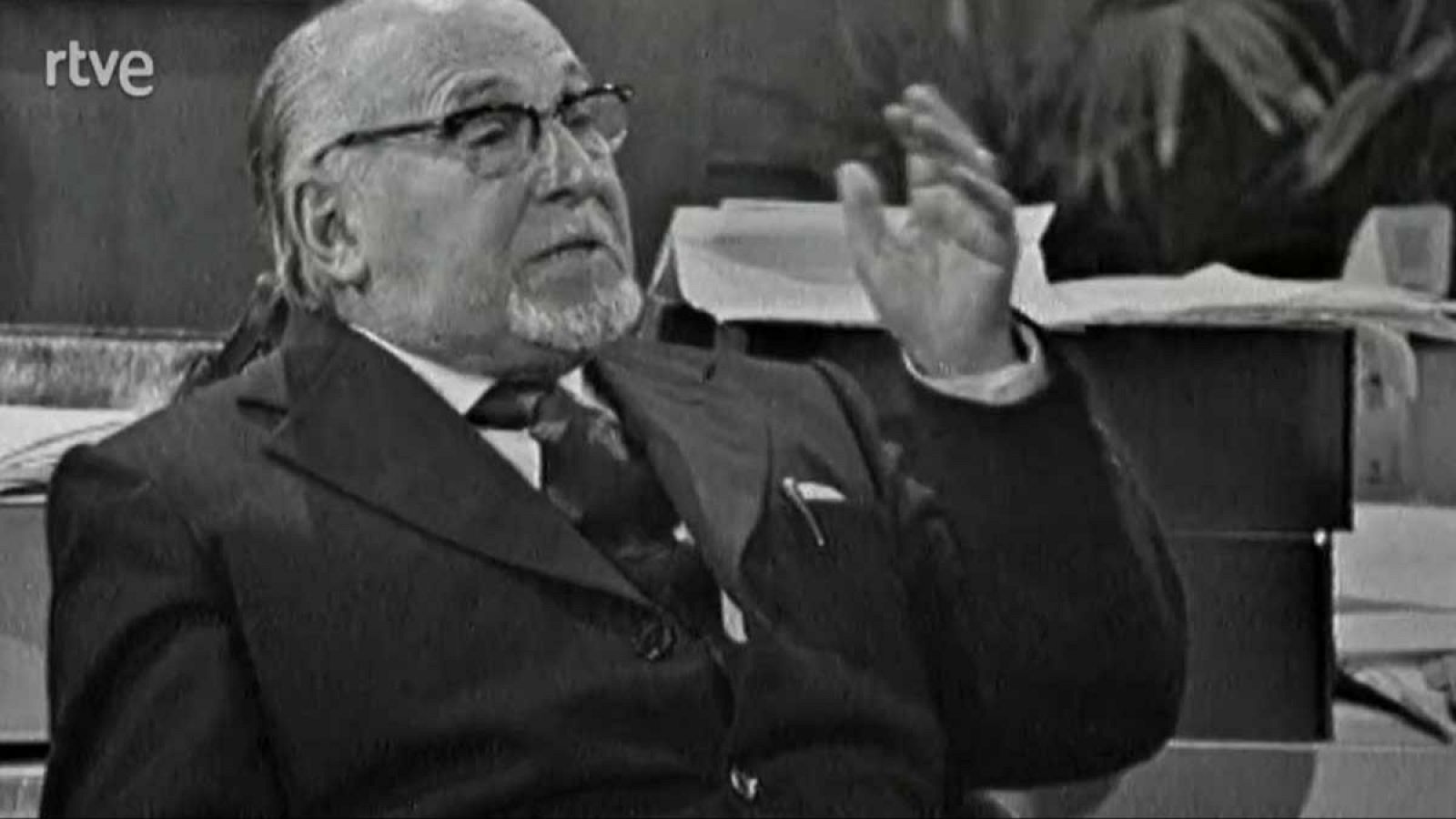 Pili, secretaria ideal - Bodas de plata - Pili, secretaria ideal | Ver