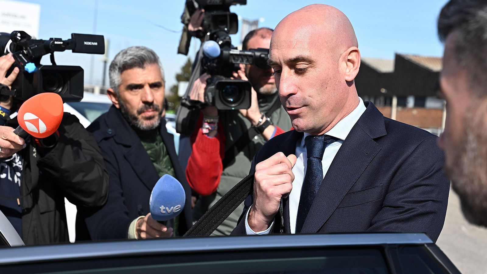 Condenan a Rubiales a 18 meses de multa por el beso a Hermoso | Ver