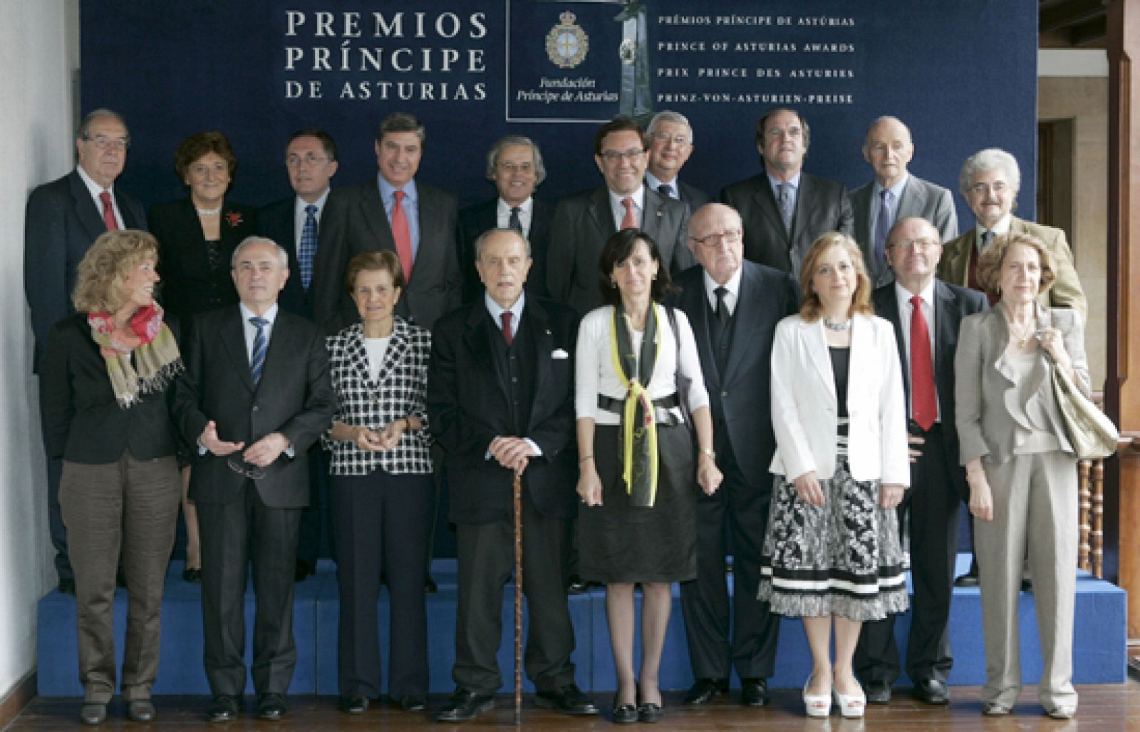 El jurado anuncia el Premio Príncipe de Asturias de Ciencias Sociales 2008  en Oviedo (18/06/08)